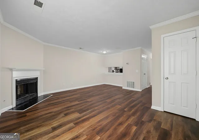 Photo 4 of Townhouse for sale at 2041 Charter Manor, Lithonia, GA 30058 | MLS# 10825072 | Listing updated on 2026-09-25