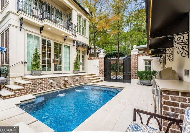 Photo 4 of Sale Pending at 301 Abercorn Sq, Peachtree City, GA 30269 | MLS# 10670179 | Listing updated on 2026-01-16