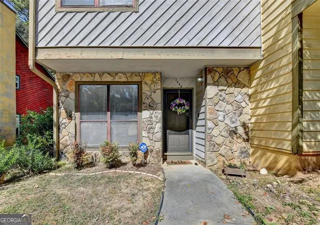 Photo 3 of Townhouse for sale at 3668 Cobble Ml Ln, Clarkston, GA 30021 | MLS# 10615568 | Listing updated on 2025-10-13