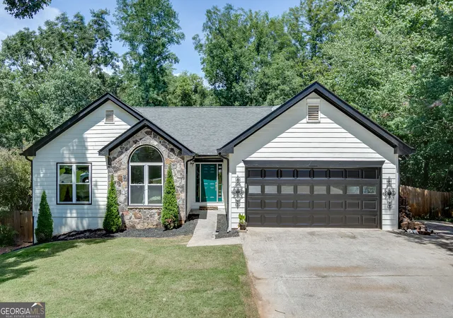 Photo 1 of Sale Pending at 6447 Ivy Springs Dr, Flowery Branch, GA 30542 | MLS# 10828034 | Listing updated on 2026-09-01