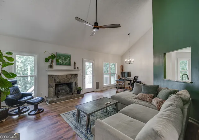 Photo 4 of Sale Pending at 6447 Ivy Springs Dr, Flowery Branch, GA 30542 | MLS# 10828034 | Listing updated on 2026-09-01