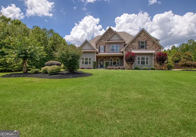 3rd image of 135 Magnolia Pl Dr, Senoia, GA 30276 | MLS# 10810859