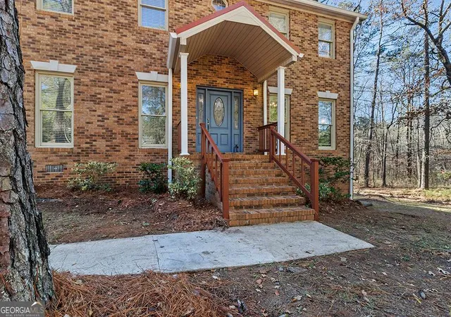 Photo 3 of Single family home for sale at 138 Dumbarton Dr, Macon, GA 31210 | MLS# 10662312 | Listing updated on 2026-04-25