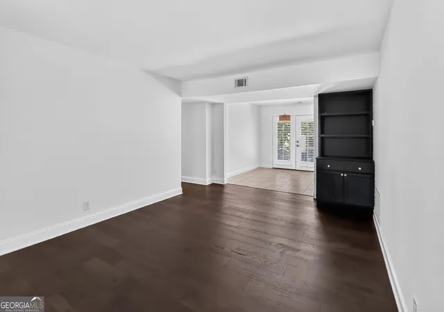Listing Photo 4 - Condo for sale in building located at 1261 Lavista Rd Ne, Atlanta, GA 30324 - Unit #F-2