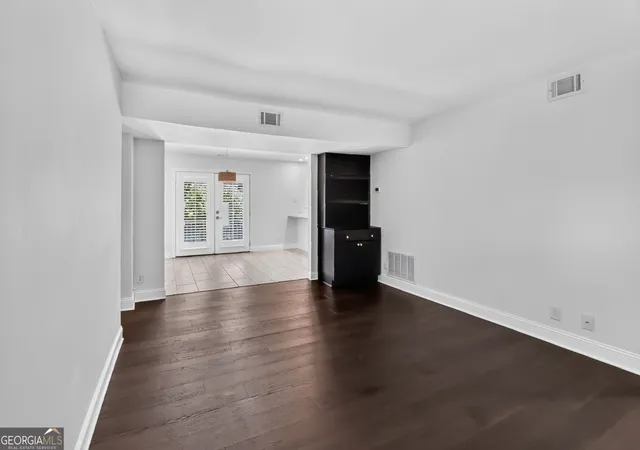 Listing Photo 5 - Condo for sale in building located at 1261 Lavista Rd Ne, Atlanta, GA 30324 - Unit #F-2