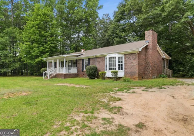 Photo 3 of Single family home for sale at 1009 Highway 85 S, Fayetteville, GA 30215 | MLS# 10816199 | Listing updated on 2026-09-06