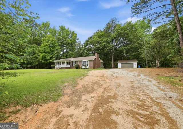 Photo 4 of Single family home for sale at 1009 Highway 85 S, Fayetteville, GA 30215 | MLS# 10816199 | Listing updated on 2026-09-06