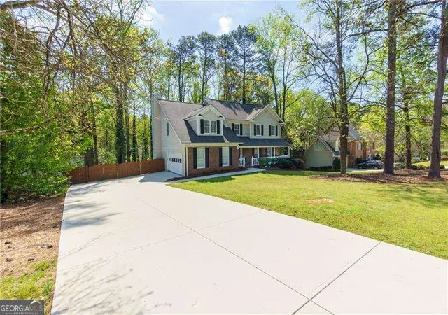 Photo 2 of Single family home for sale at 2072 Perrin Dr, Lawrenceville, GA 30043 | MLS# 10723695 | Listing updated on 2026-09-01