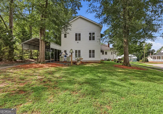 Photo 3 of Single family home for sale at 359 E Tugalo St, Toccoa, GA 30577 | MLS# 10818520 | Listing updated on 2026-08-30