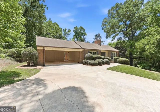 Photo 2 of Single family home for sale at 257 Club Dr, Gainesville, GA 30506 | MLS# 10769370 | Listing updated on 2026-08-09