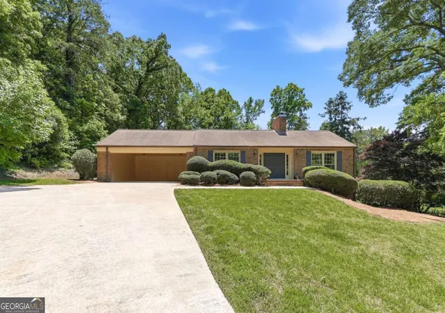 Photo 3 of Single family home for sale at 257 Club Dr, Gainesville, GA 30506 | MLS# 10769370 | Listing updated on 2026-08-09