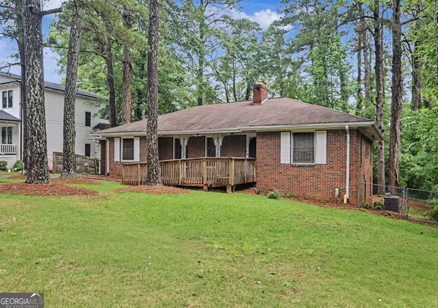 1st image of 424 E Pharr Rd, Decatur, GA 30030 | MLS# 10773881