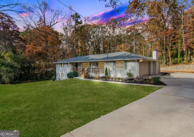 4th image of 4956 Mountclaire Rd, Stone Mountain, GA 30087 | MLS# 10757424