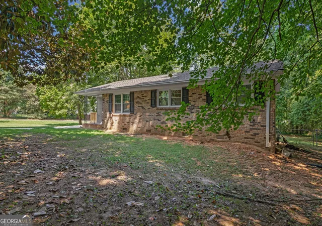 Photo 2 of Single family home for sale at 2840 Somerton Dr, Morrow, GA 30260 | MLS# 10834683 | Listing updated on 2026-09-10