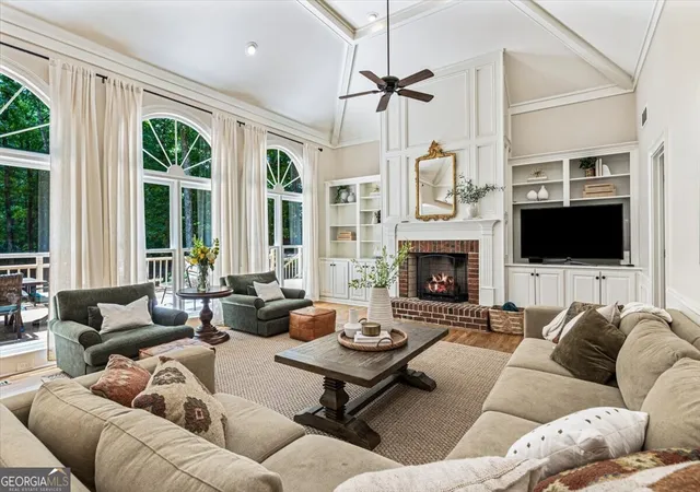 Photo 3 of Sale Pending at 12505 King Rd, Roswell, GA 30075 | MLS# 10810998 | Listing updated on 2026-09-17