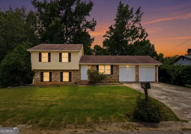 1st image of 941 Cochise Trl Se, Conyers, GA 30094 | MLS# 10815320