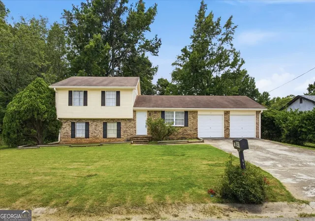 2nd image of 941 Cochise Trl Se, Conyers, GA 30094 | MLS# 10815320