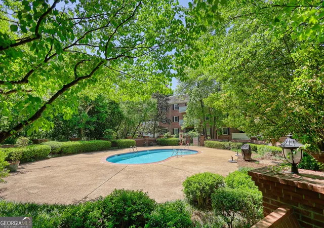 Listing Photo 5 - Condo for sale in building located at 107 Ridley Howard Ct, Decatur, GA 30030