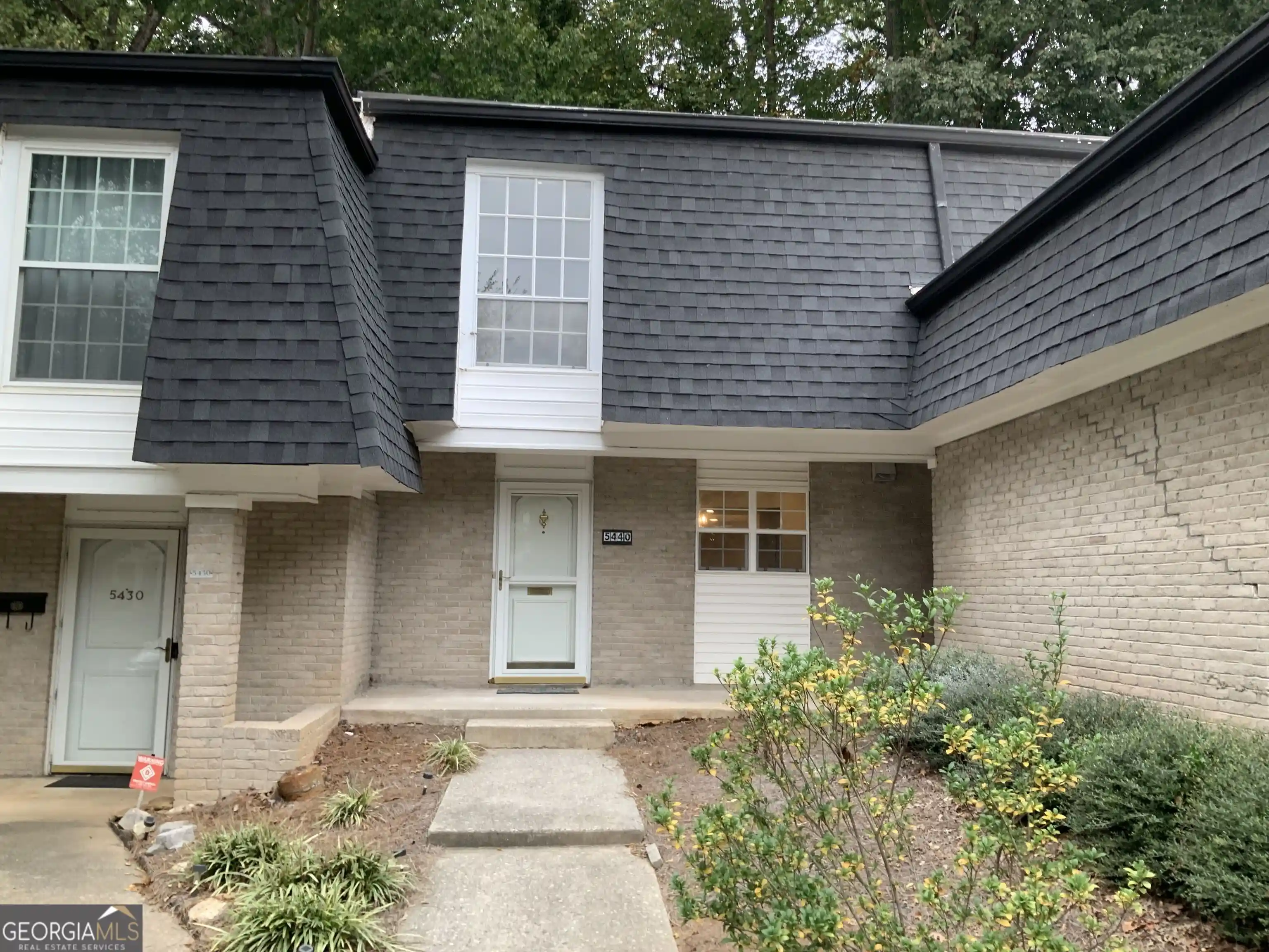 Listing Photo 1 - Condo for sale in building located at 5440 Chemin De Vie NE, Sandy Springs, GA 30342