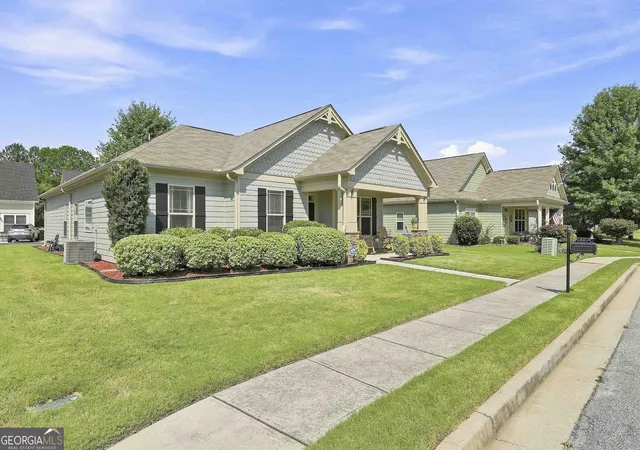 Photo 2 of Single family home for sale at 41 Majestic Dr, Newnan, GA 30265 | MLS# 10836175 | Listing updated on 2026-09-14