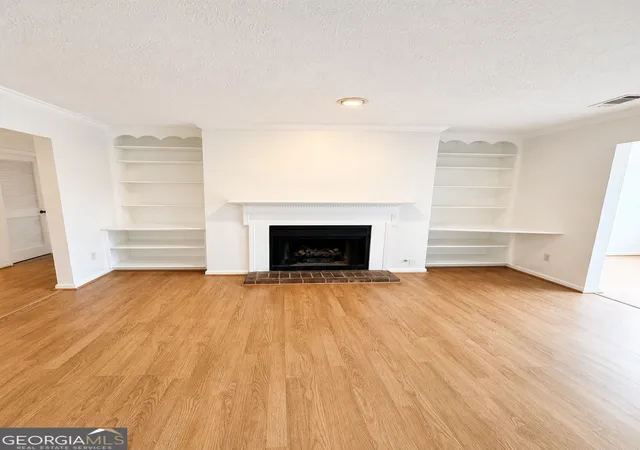 Listing Photo 5 - Condo for sale in building located at 1977 Brian Wy, Decatur, GA 30033