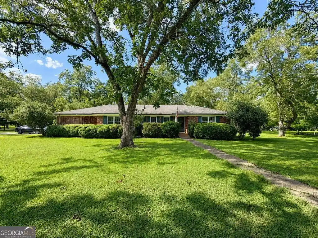 Single family home for sale at 4917 Holly Hl Rd, Albany, GA 31721 | MLS# 10876242