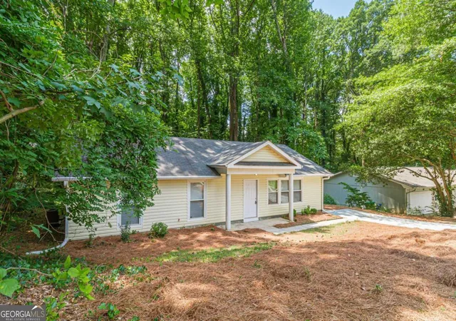 3rd image of 5975 Dart Dr, Lithonia, GA 30058 | MLS# 10798402