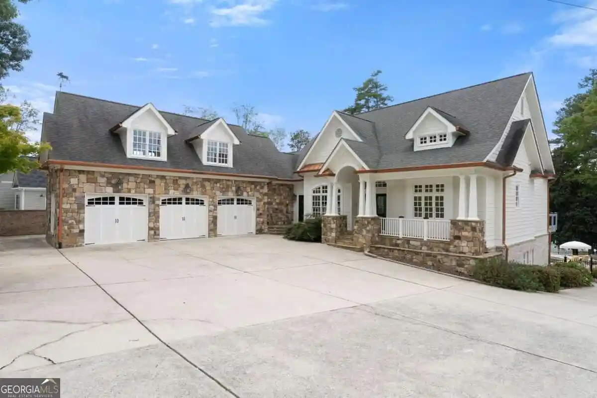 Photo 1 of Single family home for sale at 8190 Bennett Ln, Gainesville, GA 30506 | MLS# 10858324 | Listing updated on 2026-10-16