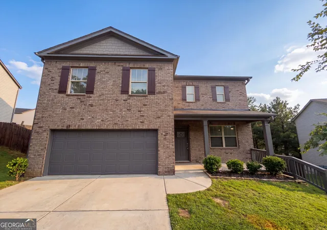 Photo 1 of Single family home for sale at 611 Dodson Lake Ct, Fairburn, GA 30213 | MLS# 10821892 | Listing updated on 2026-09-11
