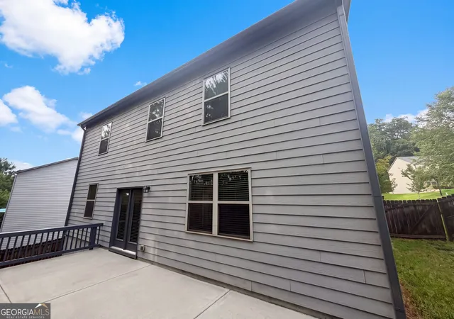 Photo 4 of Single family home for sale at 611 Dodson Lake Ct, Fairburn, GA 30213 | MLS# 10821892 | Listing updated on 2026-10-02