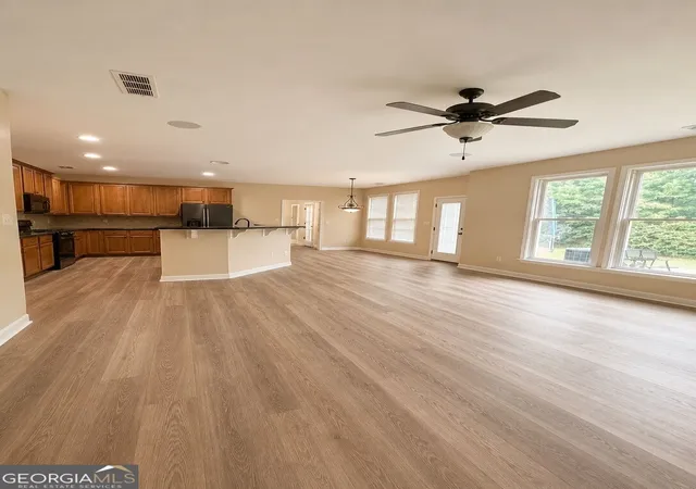 Photo 3 of Single family home for sale at 945 Grand Ivey Pl, Dacula, GA 30019 | MLS# 10823908 | Listing updated on 2026-09-28