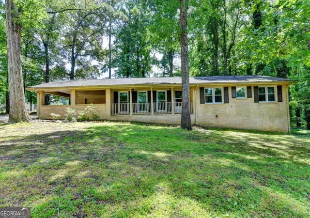 2nd image of 1138 Woodland Cir, Lawrenceville, GA 30043 | MLS# 10825288
