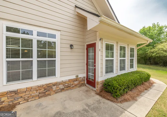 3rd image of 31 Thomaston St, Newnan, GA 30263 | MLS# 10790791