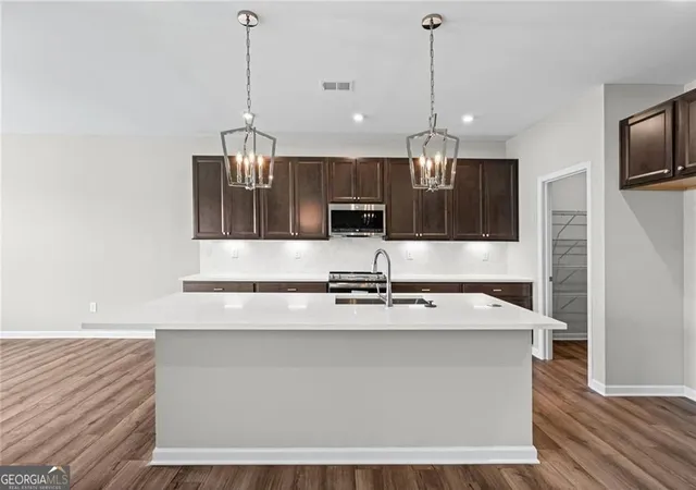 Photo 4 of Sale Pending at 713 Crystal Lake Pkwy, Hoschton, GA 30548 | MLS# 10823782 | Listing updated on 2026-09-19