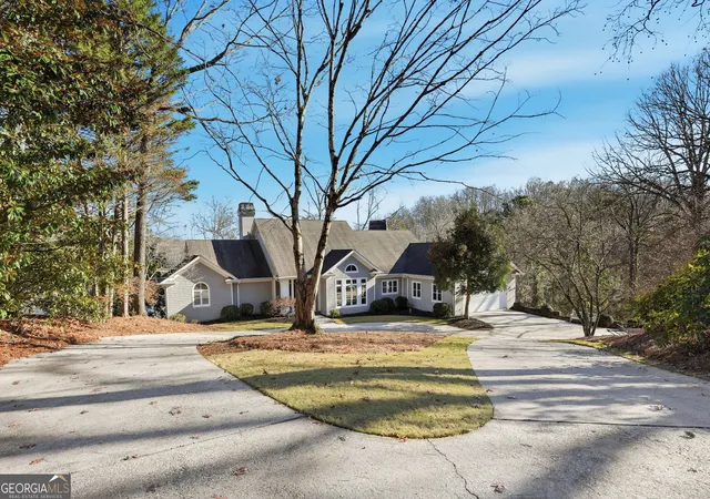 Photo 4 of Single family home for sale at 951 East Lake Dr, Gainesville, GA 30506 | MLS# 10602010 | Listing updated on 2026-10-21
