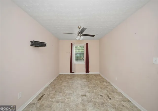 4th image of 2498 Robinhood Dr, Ellenwood, GA 30294 | MLS# 10808184