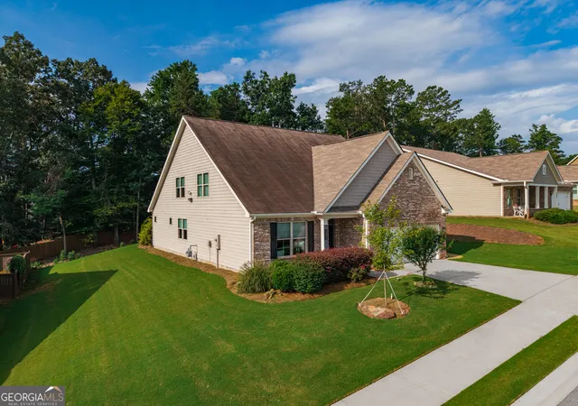 Photo 4 of Single family home for sale at 121 Rolling Hills Pl, Canton, GA 30114 | MLS# 10826177 | Listing updated on 2026-10-23
