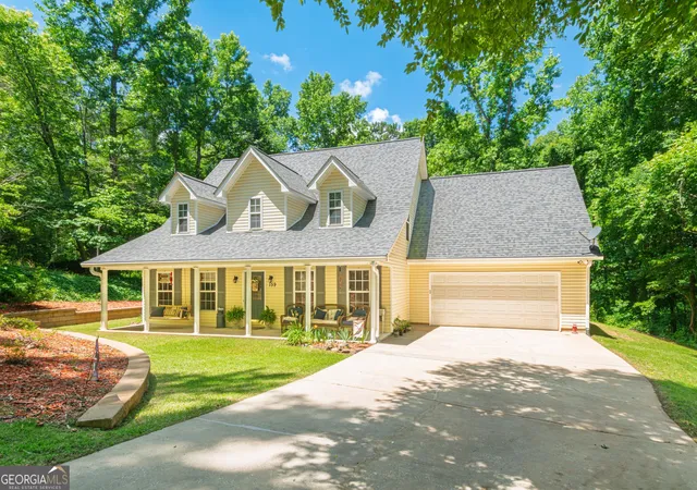 1st image of 159 Hutchinson Lake Rd, Senoia, GA 30276 | MLS# 10779005