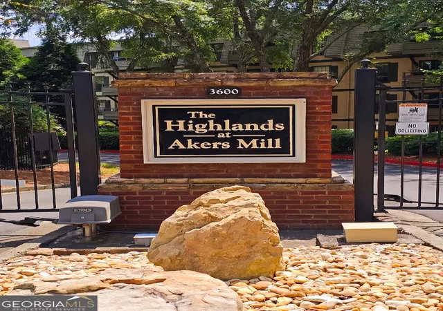 2nd image of 1106 Highland Bluff Dr Se #106, Atlanta, GA 30339 | MLS# 10802509
