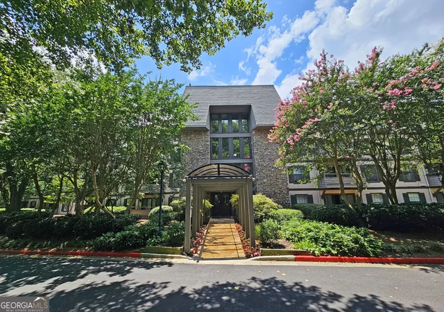 Photo 3 of Condo for sale at 1106 Highland Blf Dr Se #106, Atlanta, GA 30339 | MLS# 10802509 | Listing updated on 2026-07-23