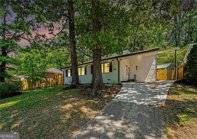 Photo 2 of Single family home for sale at 2828 Cloverhurst Dr, East Point, GA 30344 | MLS# 10834524 | Listing updated on 2026-09-13
