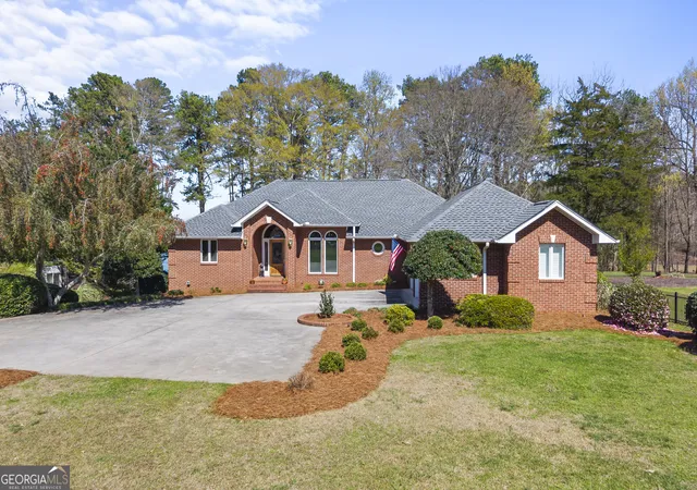 Homes for sale in Lavonia, GA | 424 Capri Point, Lavonia, GA 30553 | MLS# 10718848