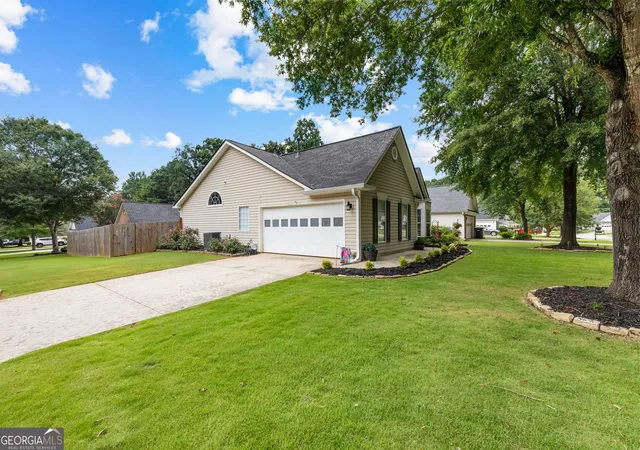 Photo 1 of Single family home for sale at 148 Lake Cvs Approach, Newnan, GA 30265 | MLS# 10805388 | Listing updated on 2026-10-12