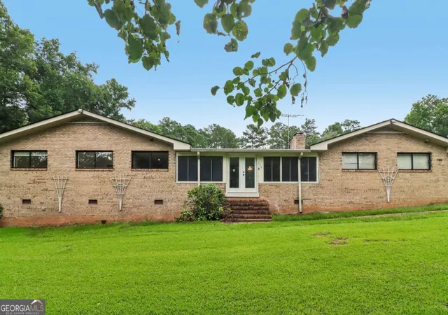 Photo 1 of Single family home for sale at 726 N Mcdonough Rd, Griffin, GA 30223 | MLS# 10811723 | Listing updated on 2026-08-31