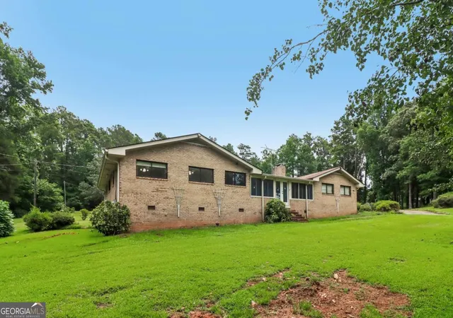 Photo 2 of Single family home for sale at 726 N Mcdonough Rd, Griffin, GA 30223 | MLS# 10811723 | Listing updated on 2026-08-31