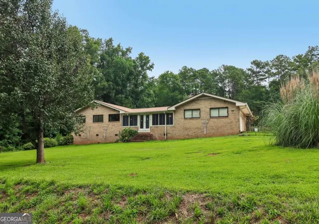 Photo 3 of Single family home for sale at 726 N Mcdonough Rd, Griffin, GA 30223 | MLS# 10811723 | Listing updated on 2026-08-31