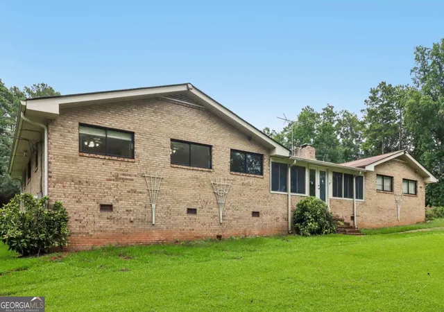 Photo 3 of Single family home for sale at 726 N Mcdonough Rd, Griffin, GA 30223 | MLS# 10811723 | Listing updated on 2026-08-31