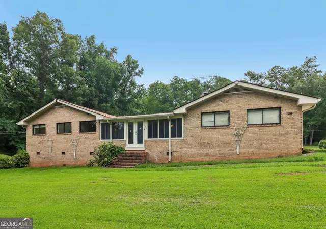 Photo 4 of Single family home for sale at 726 N Mcdonough Rd, Griffin, GA 30223 | MLS# 10811723 | Listing updated on 2026-08-31