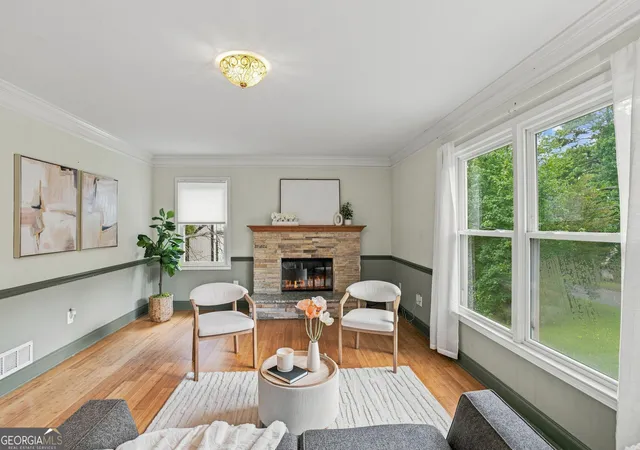 Photo 3 of Sale Pending at 252 Shiloh Hills Dr Nw, Kennesaw, GA 30144 | MLS# 10823168 | Listing updated on 2026-09-24