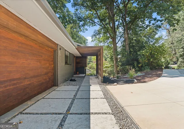Photo 2 of Single family home for sale at 4351 Peachtree Dunwoody Rd Ne, Atlanta, GA 30342 | MLS# 10833628 | Listing updated on 2026-09-09